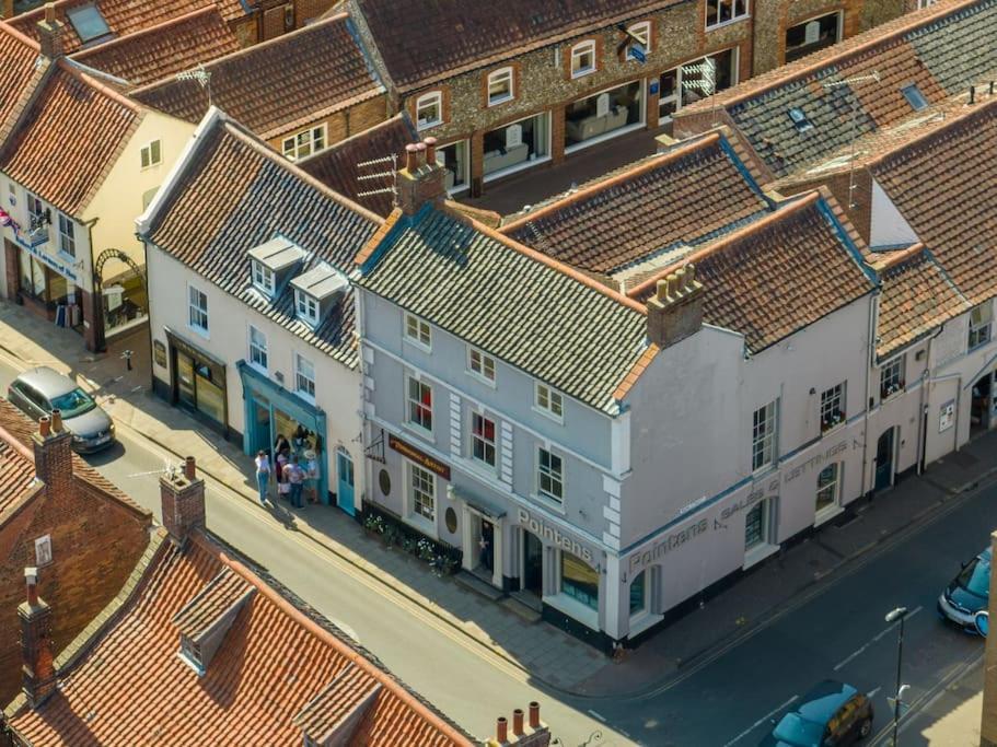 Sarah'S - A Townhouse Apartment In Georgian Holt Holt  Kültér fotó